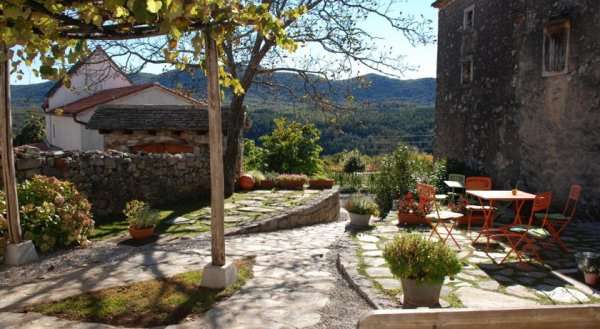 Pliskovica Youth Hostel