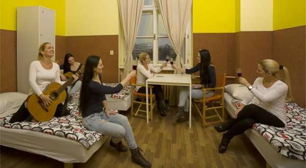 A Plus Hotel & Hostel