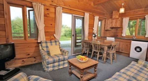 Bron Eifion Lodges