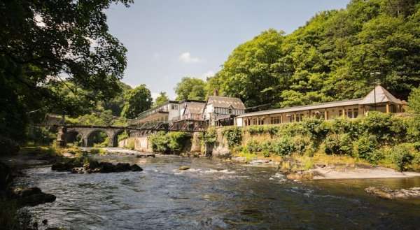 Chainbridge Hotel