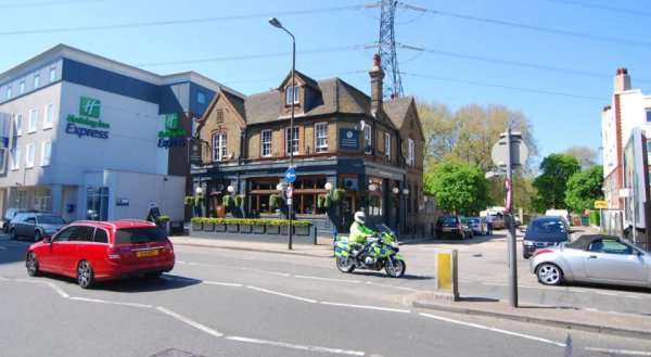 Colliers Wood Centrale