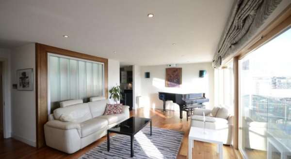 Superb Gallery Quay Penthouse
