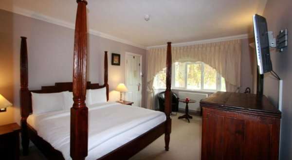 Weir View House