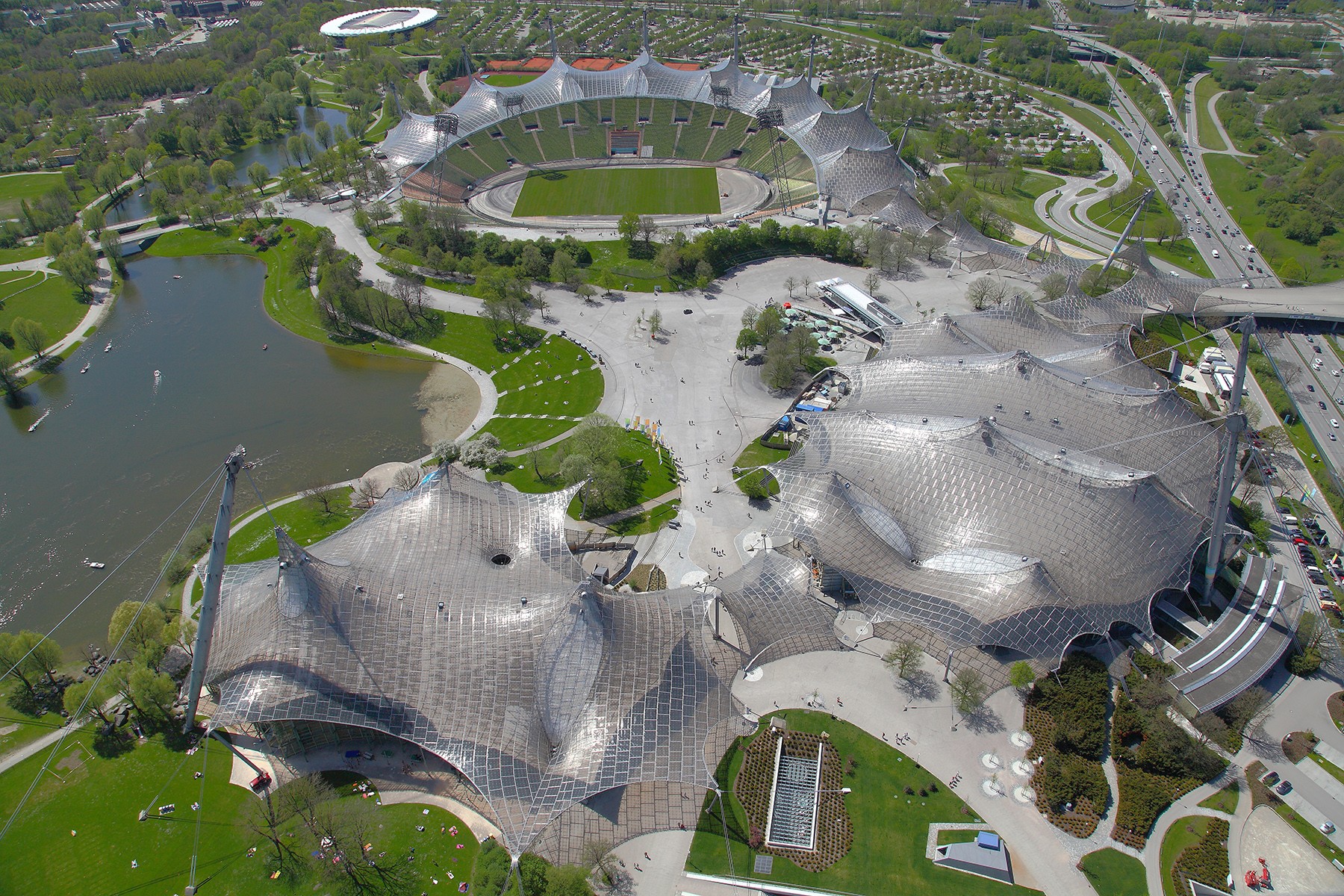 Olympiapark mit Olympiastadion in München